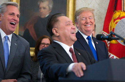 Broadcom announces its strategic plans to move its legal headquarters from Singapore to America.