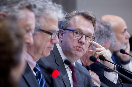 Fed minutes reflect gradual interest rate normalization in response to high inflation risk.