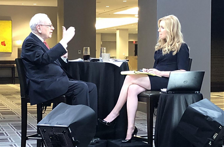 Warren Buffett shares his fresh economic insights and value investment strategies at the Berkshire Hathaway shareholder forum.