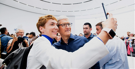 Apple releases its September 2018 trifecta of smart phones or iPhone X sequels: iPhone Xs, iPhone Xs Max, and iPhone XR.