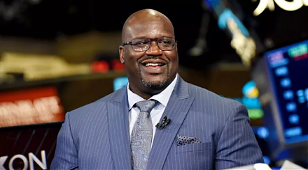Former basketball star Shaq O'Neal learns a major money lesson from Amazon Founder Jeff Bezos.