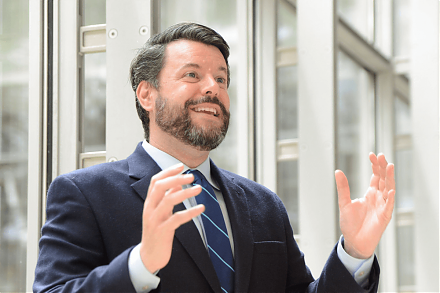 Former New York Times team journalist and Pulitzer Prize winner Charles Duhigg delves into how we can change our lives for the better by mastering our habits from day to day.