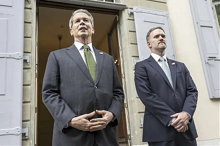 What are the mainstream legal origins of President Trump's new tariff policies?