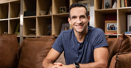 Nir Eyal and Ryan Hoover explain why keystone habits lead us to purchase products, goods, and services in our daily lives.