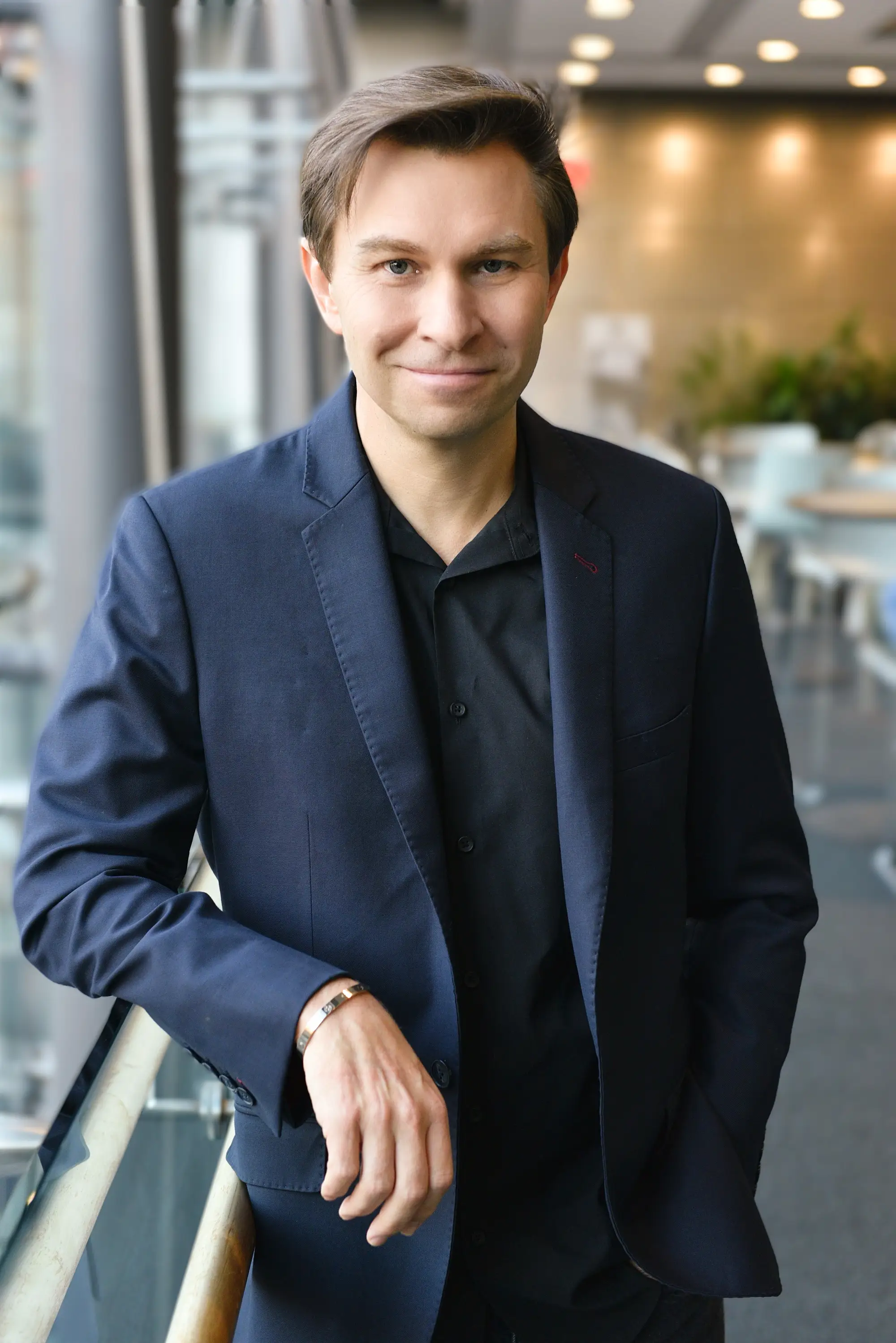 Harvard biomedical scientist Dr David Sinclair talks about his daily diet, exercise, and high-quality sleep as part of a lean and healthy lifestyle.
